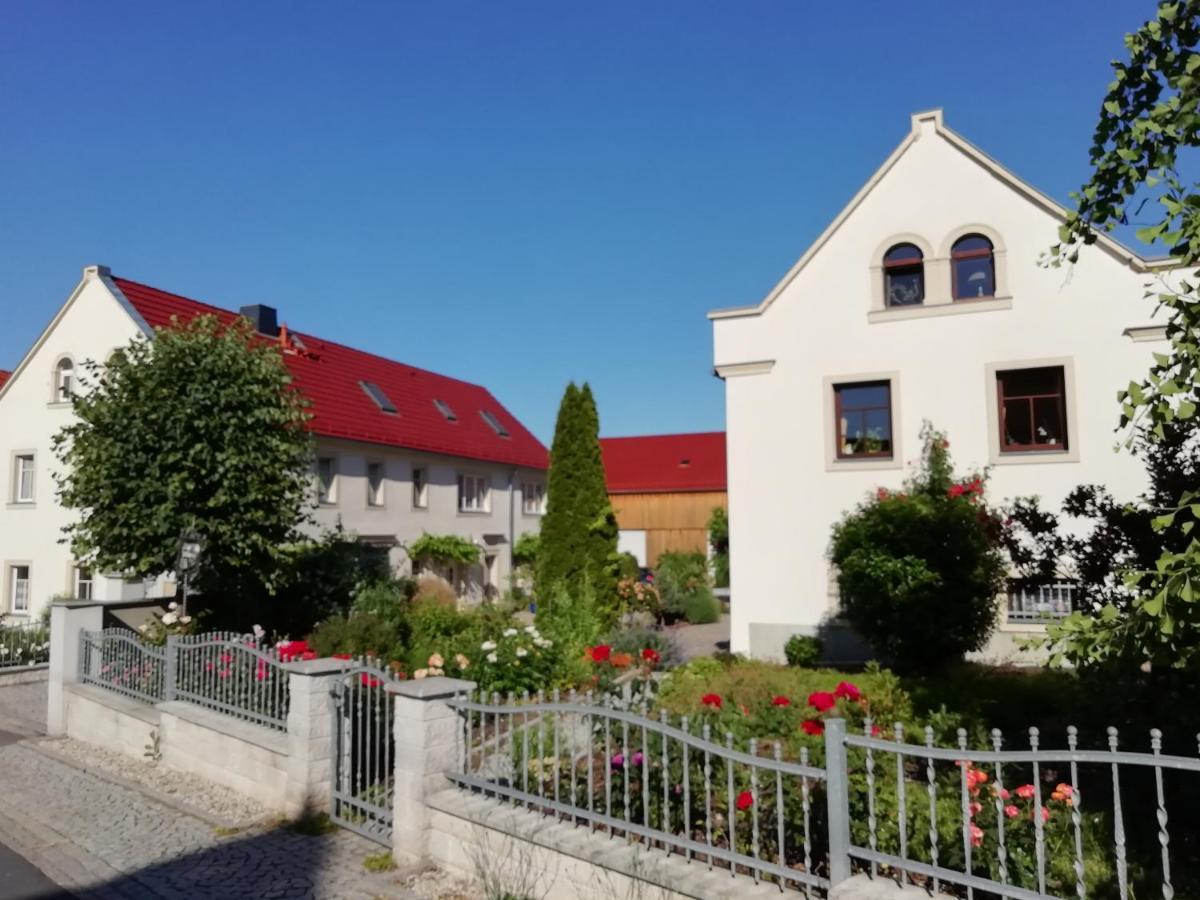 Ferienhof Graefe - 3-Seiten Hof Mit Grossem Garten, Pool & Sauna Meißen Buitenkant foto